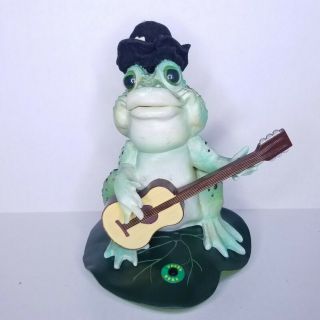 Vintage Dan Dee Mechanical Singing Frog singing The Gambler Kenny Rogers 2