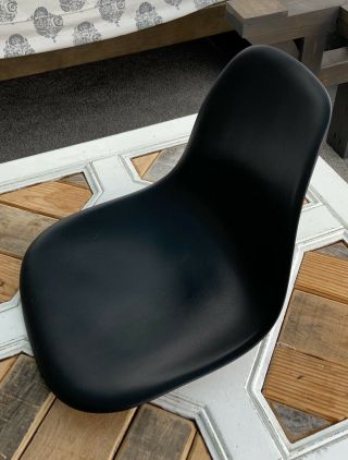 Herman Miller Charles Eames Plastic Side Shell Chairs Black