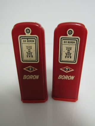 Vintage D - X Boron Gas Pump Plastic Salt And Pepper Shakers Set Sb042