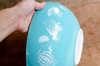Vintage Pyrex Cinderella Bowl Turquoise Hot Air Balloon Print 2