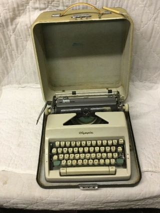 Vintage Olympia Typewriter Sm9 Made In Germany Case & Key