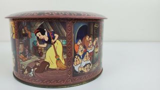 Vintage Snow White And The Seven Dwarves Tin Walt Disney World 5” Across