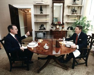 Ronald Reagan At Lunch With George H.  W.  Bush In 1988 - 8x10 Photo (az889)