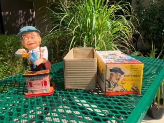Vintage 1962 Rosko Toys Charley Weaver Bartender Tin Litho Battery Operated Toy
