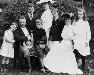 President Theodore Roosevelt And Family In 1903 - 8x10 Photo (az478)