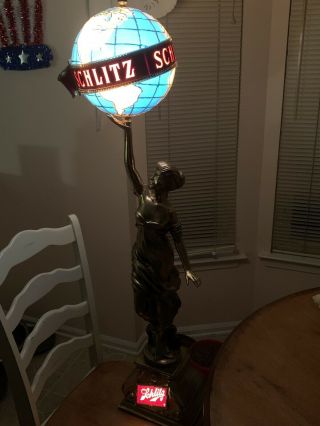 Vintage 1976 Schlitz Beer Lady Globe Statue Lamp -