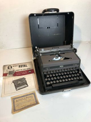 Vtg Royal Quiet De Luxe Typewriter Sc Keys Sterling 1960s 1970s Case Portable