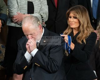 Melania Trump Presents Medal Of Freedom To Rush Limbaugh - 8x10 Photo (sp430)