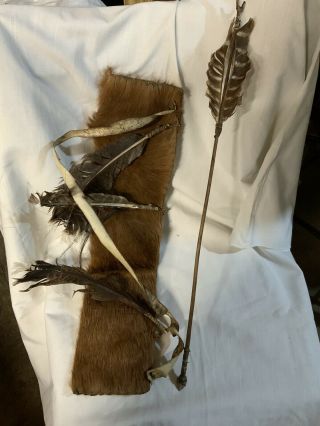Vintage Native American Bow Arrow Quiver With Arrow Feather Leather Pelt