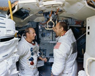 Pete Conrad Alan Bean Apollo 12 Astronauts In Simulator 8x10 Nasa Photo (zz - 325)