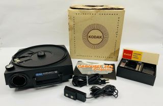 Vintage Kodak Carousel 760h 35mm Slide Projector W/ Remote And Case