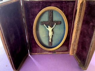 Antique Victorian Travelling? Cased And Glazed Depiction Of Christ On The Cross