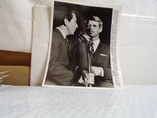 Upi Photo 6 - 2 - 68 Andy Williams And Sen Robert Kennedy At Coconut Grove.
