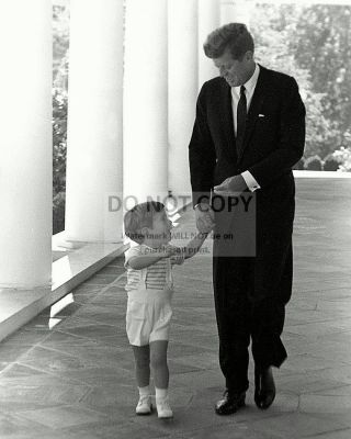 President John F.  Kennedy With John,  Jr.  At The White House 8x10 Photo (aa - 220)