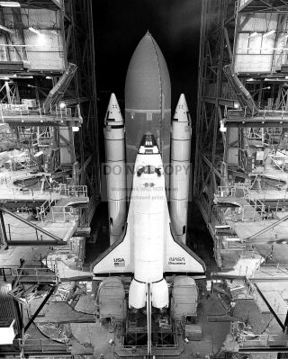 Space Shuttle Discovery In Vab At Kennedy Space Center - 8x10 Nasa Photo (ww253)