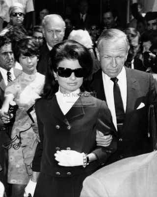 Jacqueline Kennedy Leaves Nyc To Be @ Robert Kennedy Bedside 8x10 Photo (bb - 104)