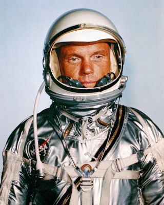 John Glenn Mercury Astronaut In Spacesuit - 8x10 Photo (aa - 682)