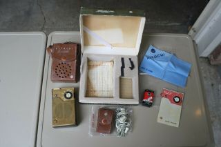 Vintage Hitachi Th - 666r Transistor Radio W/original Box,  Headphones,  Case,  Cloth