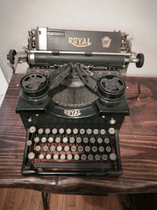 Vintage Royal No.  10 Typewriter With Beveled Glass Sides