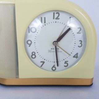 Vintage MCM Art Deco Yellow Big Ben Moon Beam Alarm Clock MidCentury Blinking Lt 2