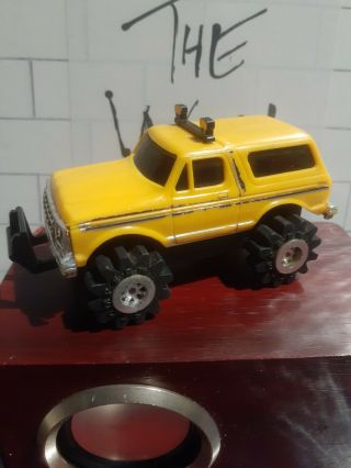 Vintage Running Schaper Stomper 4x4 Yellow Ford Bronco With Battery Cover 1980s