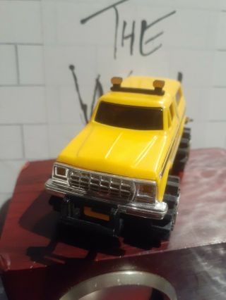 Vintage running Schaper Stomper 4x4 Yellow Ford Bronco with battery cover 1980s 2