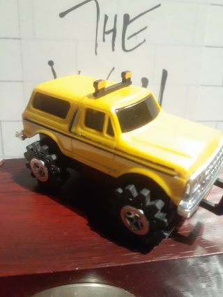 Vintage running Schaper Stomper 4x4 Yellow Ford Bronco with battery cover 1980s 3