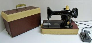Vintage Singer 99 - 31 Sewing Machine Petal Case Accessories