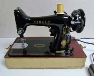 Vintage Singer 99 - 31 Sewing Machine Petal Case Accessories 2