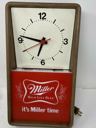 Vintage 1980 Miller High Life Beer Lighted Wall Clock Sign Bar Light Miller Time