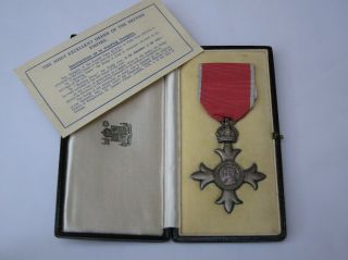 Fine Full Size 1935 Cased Sterling Silver Mbe With Presentation Card.