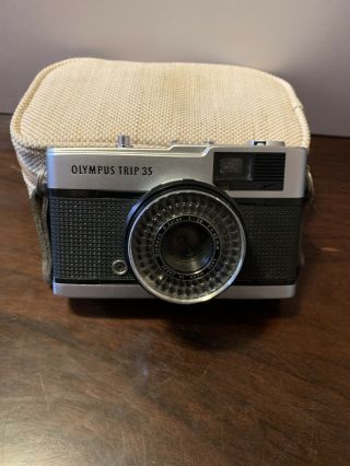 Vintage Olympus Trip 35 Film Camera Zuiko 40mm F/2.  8.  Made In Japan