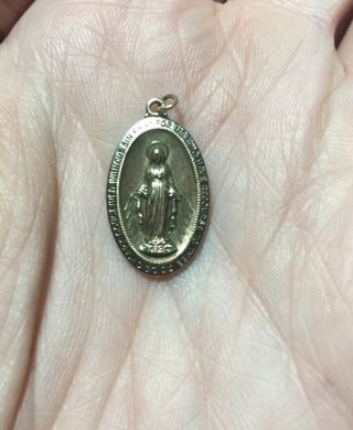 Vintage 14k Yellow Gold Virgin Mary Miraculous Medal Pendant Charm 2.  65 Grams