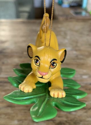 Disney Classics The Lion King " Hakuna Matata " Simba Lion Ornament -