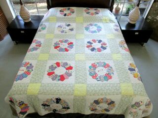 Signed Vintage Feed Sack Hand Sewn Applique Friendship Dresden Plate Quilt