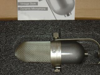 Mxl V400 Dynamic Microphone In A Vintage Style Body