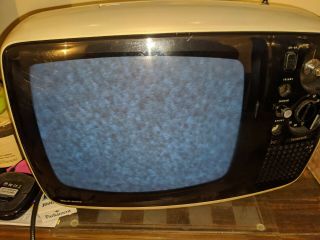 VTG 70 ' s PORTABLE Black & White TV PANASONIC TR 542 - Turns on 2