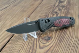 Benchmade 586 - 141 Gold Class Mini - Barrage Assisted M390 Blade Carbon Fiber Han 2