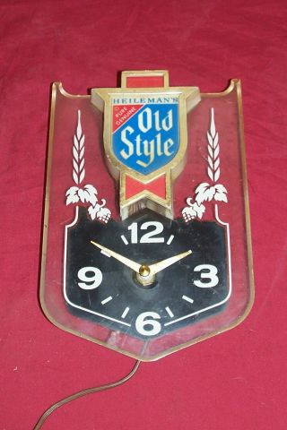 Vintage Heileman’s Old Style Beer Lighted Sign Clock Bar Light Lite Small Little