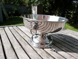 Lovely Vintage Silver Plate Fruit Bowl With Lion Head Handles Viners Sheffield
