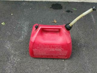 Vtg Rubbermaid Essence Old Style Pre Ban Vented 5 Gallon Red Plastic Gas Can