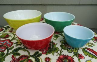 Vintage Pyrex Primary Colors 4 Nested Mixing Bowls Set Yellow Green Red Blue Guc