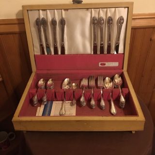 1847 Rogers Bros Remembrance Silver Plate Flatware Wood Box Svc For 8