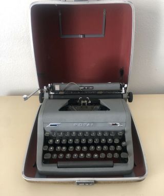 Vintage Royal Quiet Deluxe Portable Typewriter With Hard Shell Case