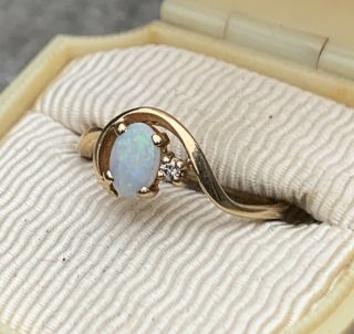 Vintage Estate 14K Gold OPAL Ring with Diamond Accent - 1.  56 Grams - Size 5.  5 3