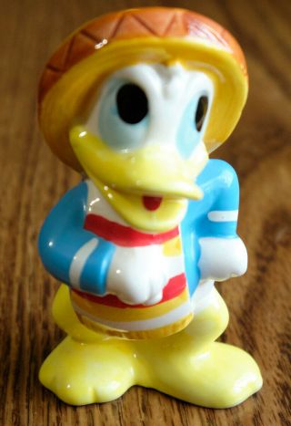 Vintage Disney 3 1/2 " Porcelain Donald Duck In Sombrero Hat Figurine Japan