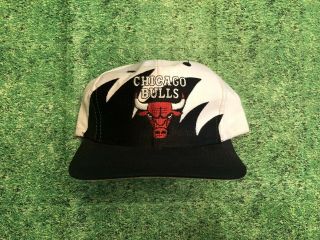 Chicago Bulls Vintage Logo 7 Sharktooth Snapback Hat