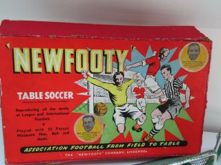 VINTAGE NEWFOOTY TABLE TOP SOCCER FOOTBALL GAME RED BOXED SET GOAL POSTS 2