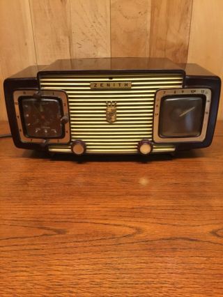 Vintage Zenith Alarm Clock Radio Model L622 - G Brown Gold