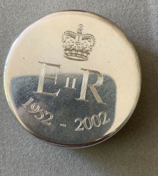 Pretty Queen Elizabeth Golden Jubilee Solid Sterling Silver Pill Box 2002 23.  3g